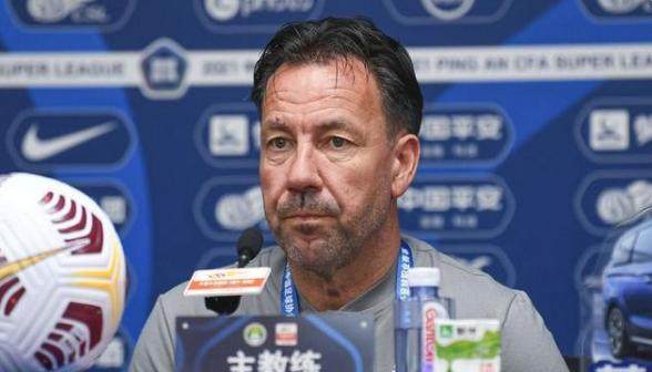 开云-范加斯特透露已向肇俊哲取经 找到击败沧州队办法