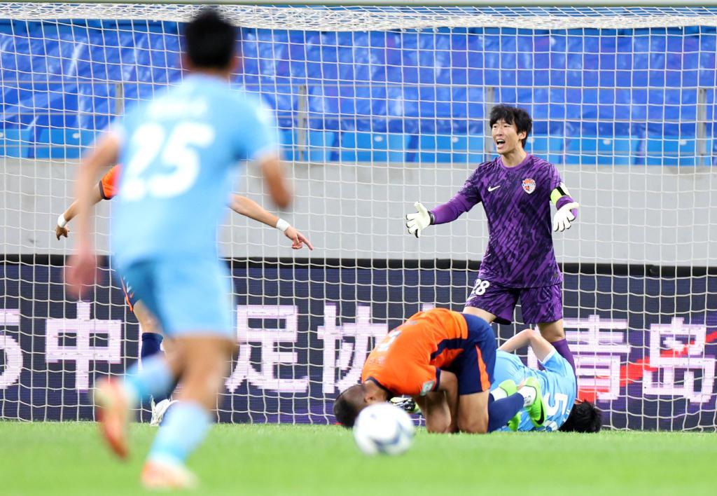 门将牟鹏飞表现神勇屡献神扑，青岛海牛客场一球小负遭遇开局两连败